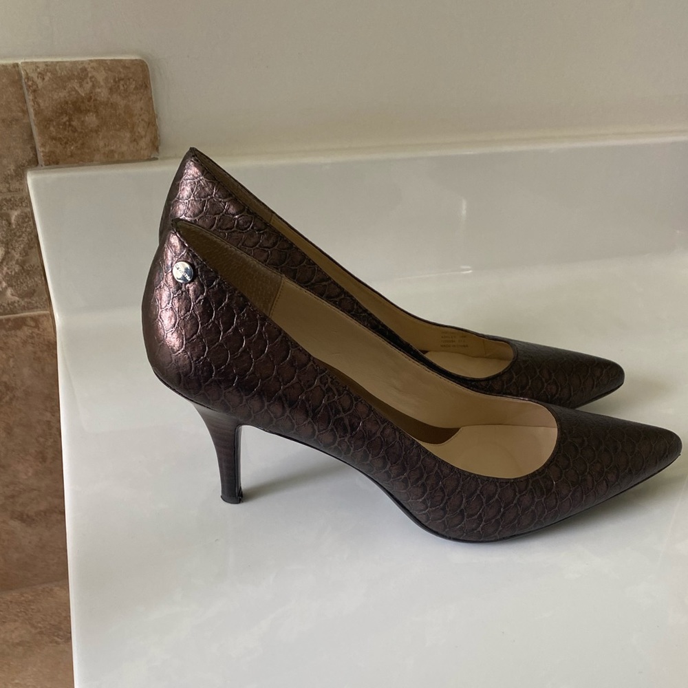 Bronze Heels - Picture 2 of 3